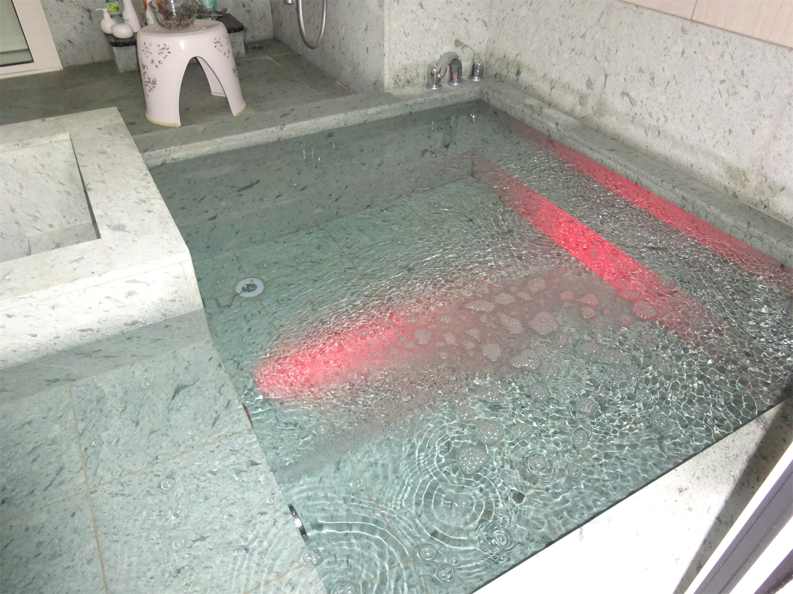 水中照明RGB　個人住宅　浴室